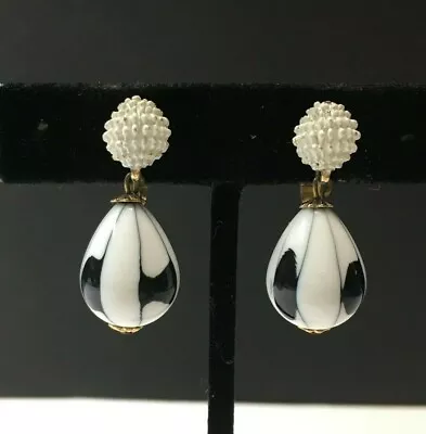 Vintage Signed CROWN TRIFARI Black & White Clip EARRINGS Mod 60's Dangle H375b • £37.64