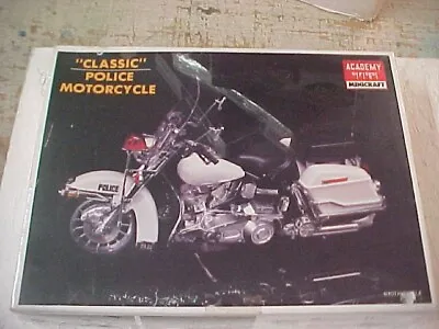 ACADEMY / MINICRAFT HARLEY DAVIDSON POLICE MOTORCYCLE MODEL KIT 1/10th SCALE MIB • $30
