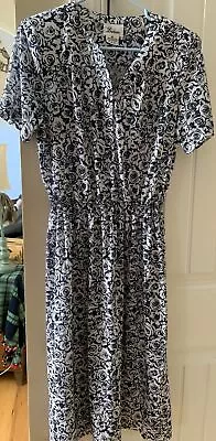 Darian Vintage Floral Size 10 Women's Dress Navy Blue & White EUC • $5.99