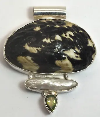 Ocean Shell Mother Of Pearl & Peridot 925 Sterling Silver Pendant Charm - LH191 • $34