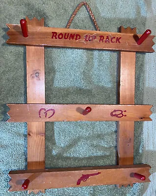 $79.97 • Buy Old Vtg Wood Wooden  ROUND UP RACK  With Red Pegs Horseshoes Gun & Spurs