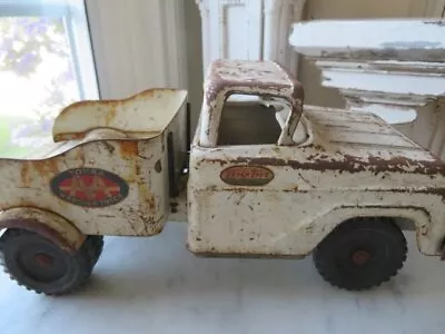 AWESOME Old VINTAGE Childs Toy Metal Tonka WHITE WRECKER TRUCK Patina • $79