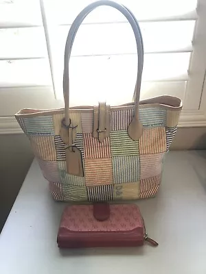 Dooney & Bourke Medium Cindy Seersucker Spring Tote W/ Pink Checkbook ZIP Wallet • $89.99