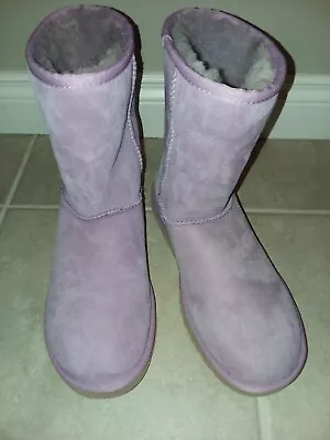 New UGG 5825 Classic Short  PURPLE/Mauve/Pink  Sheepskin Boots Women Size 8 • $110