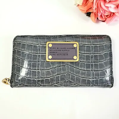 Marc By Marc Jacobs Women's Crocodile Embossed Gray Leather Zip-Around Wallet • $24.61