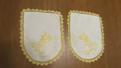 Vintage Set Of 2 Embroidered Linen Doilies W/ Yellow Daffodils 11.5 X 8.5  • $14.99