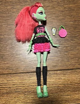 Venus McFlytrap Ghouls Night Out Monster High Purse Leg Warmers Pink COMPLETE • $39.99