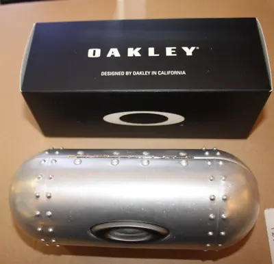 Oakley Large Metal Vault Case 07-255 New In Box • £23