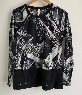 $20 • Buy Lululemon Top Long Sleeve Size 8 AUS 12 Black White Activewear Sports Gym As NEW