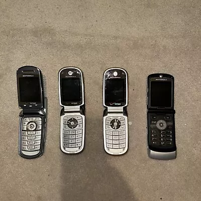Lot  Of 4 Motorola Flip Phones • $20