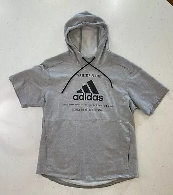 Adidas Gray Short Sleeve Shirt Mens Size Medium Work Out Pullover Hoodie • $19.99