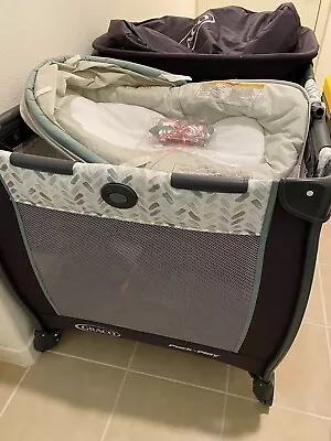 Graco Pack 'n Play Care Suite Bassinet Playard Birch • $64.99