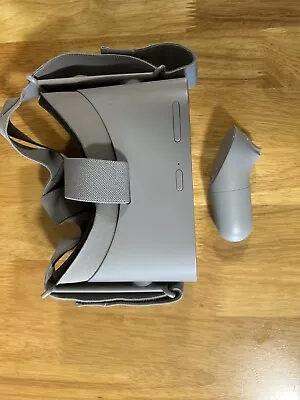 Oculus Go MH-A64 Standalone Virtual Reality Headset Main Unit And Controller • £75