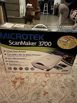 Microtek Scanmaker 3700 Flatbed Scanner MAC/PC USB 1200x600 Dpi 42 Bit Color NEW • $150