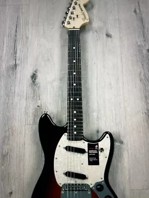 Fender Mustang USA                                             • $700