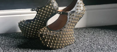 £20 • Buy Jeffrey Campbell Gold Prickly Wedges