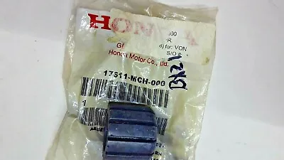 Honda VTX1300 VTX1800 2002-2005 OEM  Fuel Tank Cushion 17611-MCH-000 FAST SHIP • $9.89