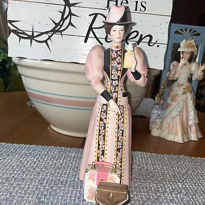 Mrs Albee Sales Award Avon Vintage Collectors 2004Porcelain Figurine • $15