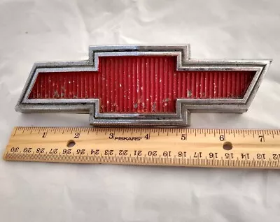 Chevrolet Pickup 1967-1972 Bowtie Grill Vintage Emblem P-3893742 Chrome & Red • $21.87