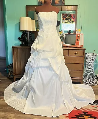 Wedding Dress-Davids Bridal-P2 Collection-Ivory-Beaded-Vintage Style-Strapless 8 • $75