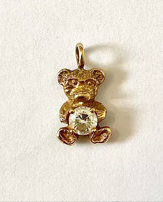 10K YELLOW GOLD TEDDY BEAR HOLDING SIMULATED DIAMOND CHARM PENDANT 20mm X 10mm  • $48.99