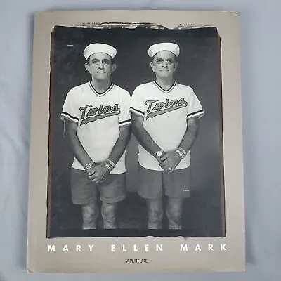 TWINS - Photographs Mary Ellen Mark 2003 Hardcover DJ 1st Edition Signed • $69.95