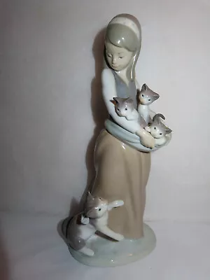 Lladro Following Her Cats Girl With Kittens Porcelain Figurine #1309 Retired • $99.98