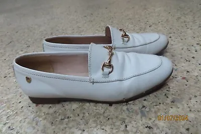Womens Used Vennetini White Chain Loafer • $21.50