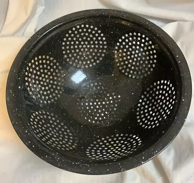 Vintage Enameled Metal Colander/Strainer Black W/White Speckles 3 Footed  9.5” • $9.95