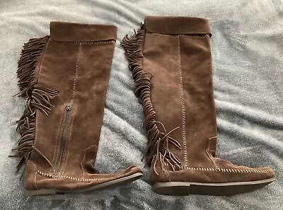 Minnetonka Size 9 Over The Knee Brown Suede Fringed Moccasin Boots • $45