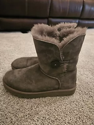 Ugg Bailey Button II Womens Suede Boots Gray Size 8 VGC • $38.99