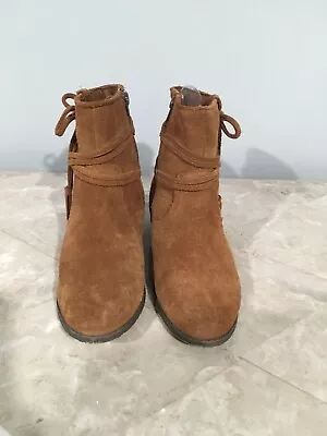 Minnie Tonka Suede Zippered Brown Ankle Boots Size 6 • $14.99