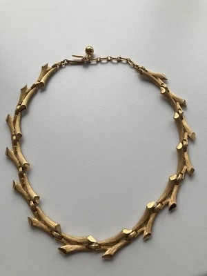 £10 • Buy Beautiful Trifari Gold Coloured Choker Necklace