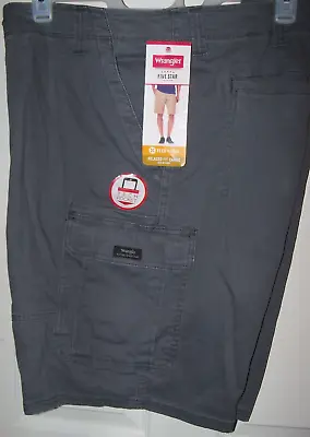 $25.37 • Buy Wrangler Relaxed Fit Flex Dark Gray Cargo Shorts Mens Size 48 NWT