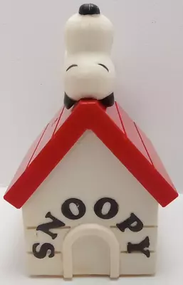 Vintage 1970 Snoopy Novelty AM Transistor Radio Dog House - Charlie Brown Schulz • $26.99