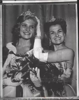 1962 Press Photo Miss Washington 1961-Susan Englis Was Crowned By Gail Hannuk • $19.99