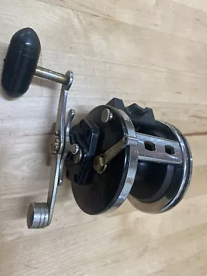 VINTAGE PENN JIGMASTER 505HS FISHING REEL WITH NEWELL REEL BASE Excellent Condit • $79.99