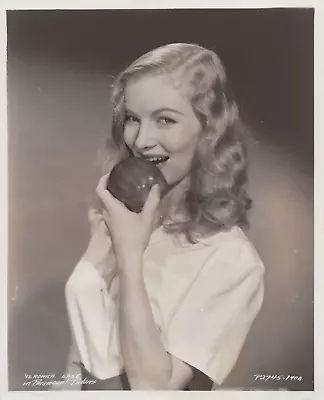 HOLLYWOOD BEAUTY VERONICA LAKE STYLISH POSE STUNNING PORTRAIT 1940s Photo 10 • $199.99