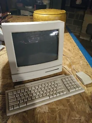 Vintage Apple Macintosh LC M0350 12  All-In-One Desktop Computer & Monitor  • $200