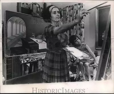 1967 Press Photo Pilar Rubin Works On Canvas As Daughter Maria Watches. • $15.99