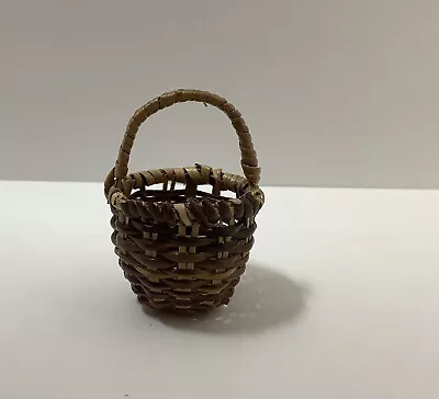 Miniature Basket #f • $5