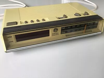 Vintage Clock Radio Alarm (FM/AM) Snooze - Good Condition • $35