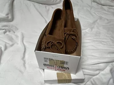 Minnetonka Women's Brown Suede Moccasins Size 8.5 • $9