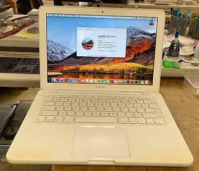 Apple MacBook 13-inch November 2009 2.26GHz Intel Core 2 Duo (MC207LL/A) • $195