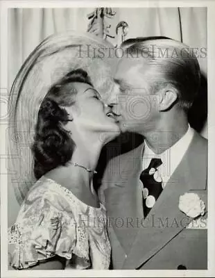 1947 Press Photo Martha O'Driscoll And Arthur Appleton Marry In Las Vegas • $19.99