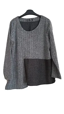 Italian Long Sleeved Top Size Medium Black/grey • £18