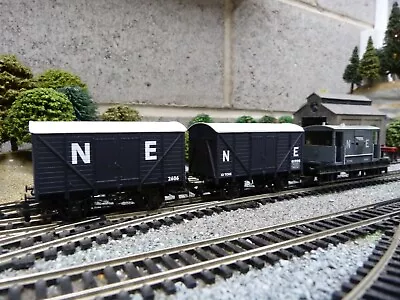 Hornby NE Box And Brake Vans For OO Gauge Model Train Set • £2.20