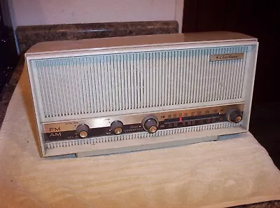 Vintage Montgomery Ward Airline Gen 1711a - Am/fm Radio • $50