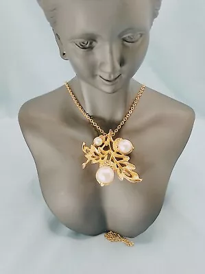 Vintage Avon Faux Pearl Acorn Oak Leaf Pendant Brooch Necklace Gold Tone • $28.15