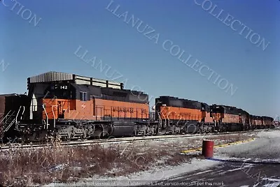 Original Slide Milwaukee Road SD40-2's Hiawatha Unit 1984 • $5